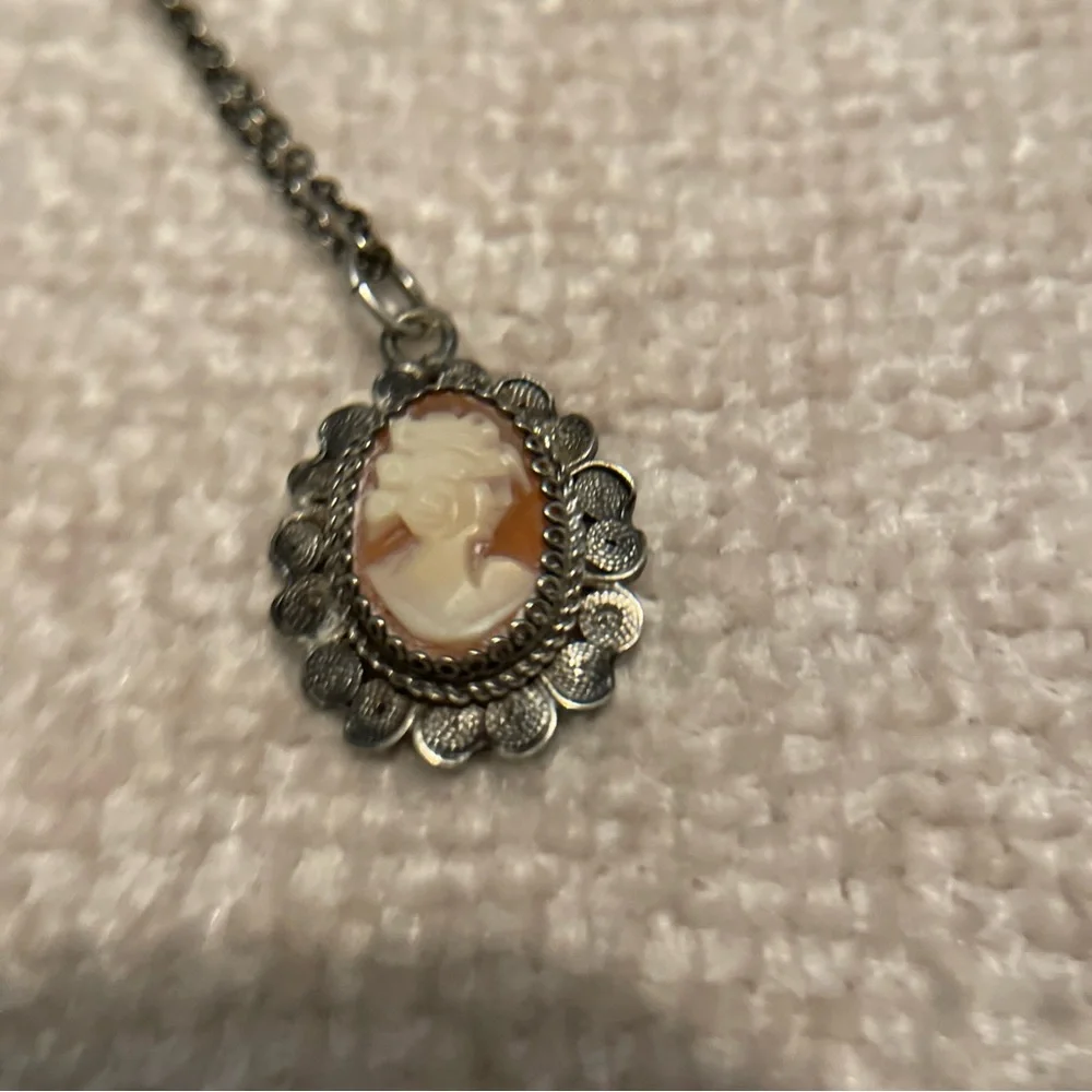 Vintage 800 Silver Cameo Pendant Necklace